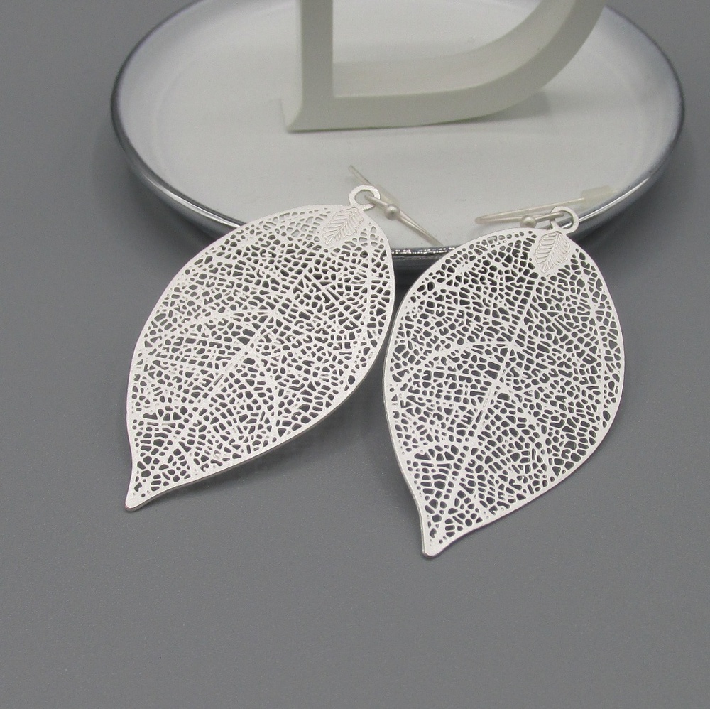 Rhodium leaf earrings - Picture 3 of 4